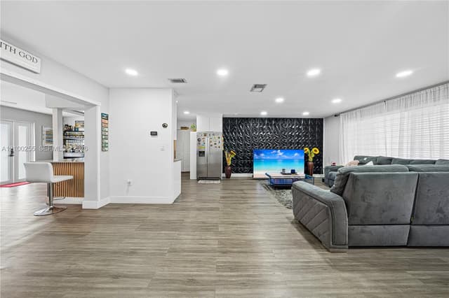 6451 Scott St, Hollywood FL 33024 - Hollywood, FL - Photo 2