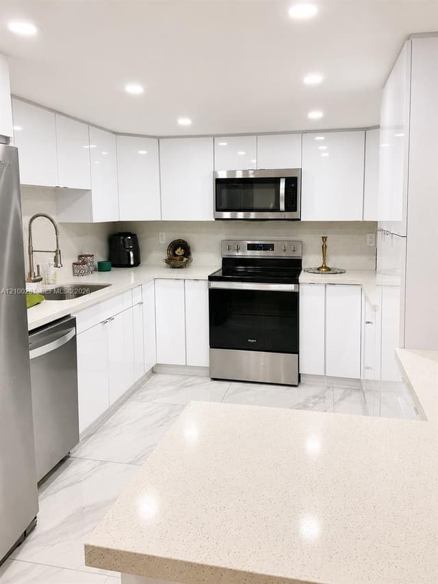 9735 NW 52nd St # 305, Doral FL 33178 - Doral, FL - Photo 2