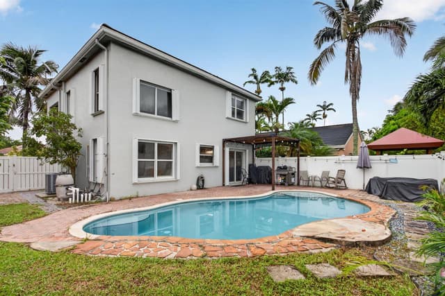 2911 E SABLE Circle, Margate FL 33063 - Margate, FL - Photo 2