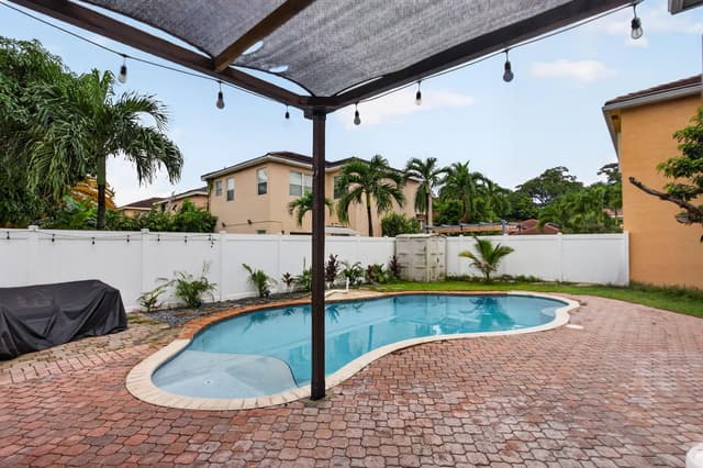 2911 E SABLE Circle, Margate FL 33063 - Margate, FL - Photo 4