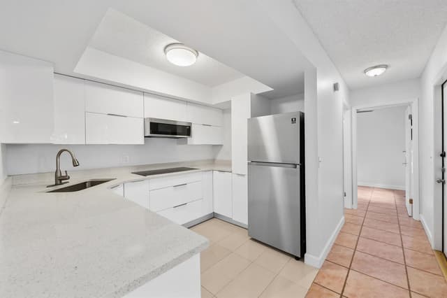 3770 VILLAGE Drive # B, Delray Beach FL 33445 - Delray Beach, FL - Photo 2