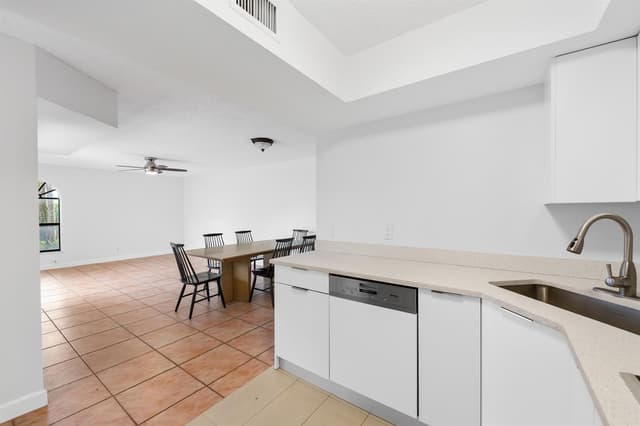 3770 VILLAGE Drive # B, Delray Beach FL 33445 - Delray Beach, FL - Photo 3