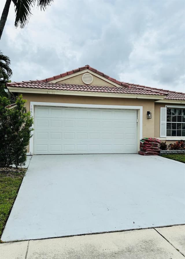 1051 NW 191ST Avenue, Pembroke Pines FL 33029 - Pembroke Pines, FL - Photo 2