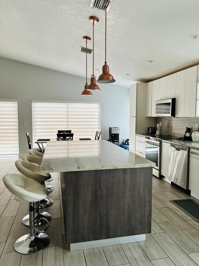 1051 NW 191ST Avenue, Pembroke Pines FL 33029 - Pembroke Pines, FL - Photo 5