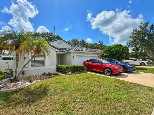 2411 NW 184th Ter, Pembroke Pines FL 33029 - Pembroke Pines, FL - Photo 3