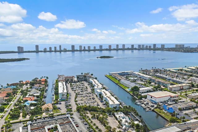 100 PARADISE HARBOUR Boulevard # 202, North Palm Beach FL 33408 - North Palm Beach, FL - Photo 2