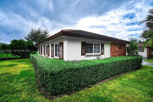 9065 Thunderbird Dr, Coral Springs FL 33065 - Coral Springs, FL - Photo 3