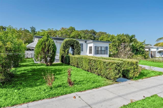 1501 N 18TH Avenue N, FL 33460 - Photo 2