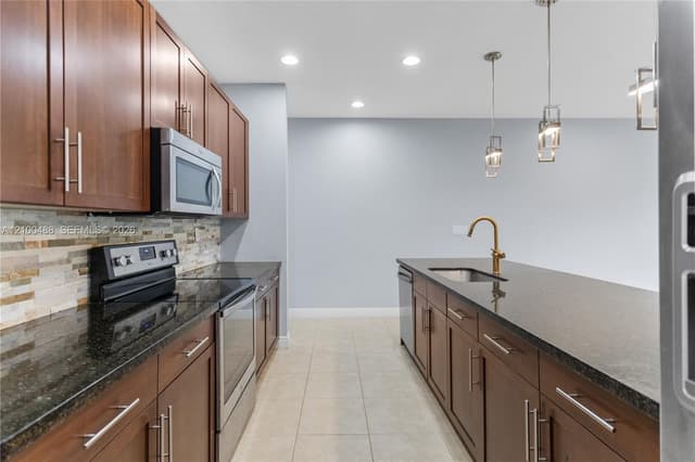 946 SW 147th Ave # 2614, Pembroke Pines FL 33027 - Pembroke Pines, FL - Photo 4