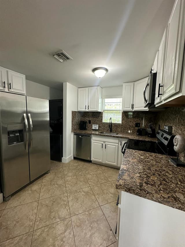 2703 NE 6TH Avenue, Wilton Manors FL 33334 - Wilton Manors, FL - Photo 2