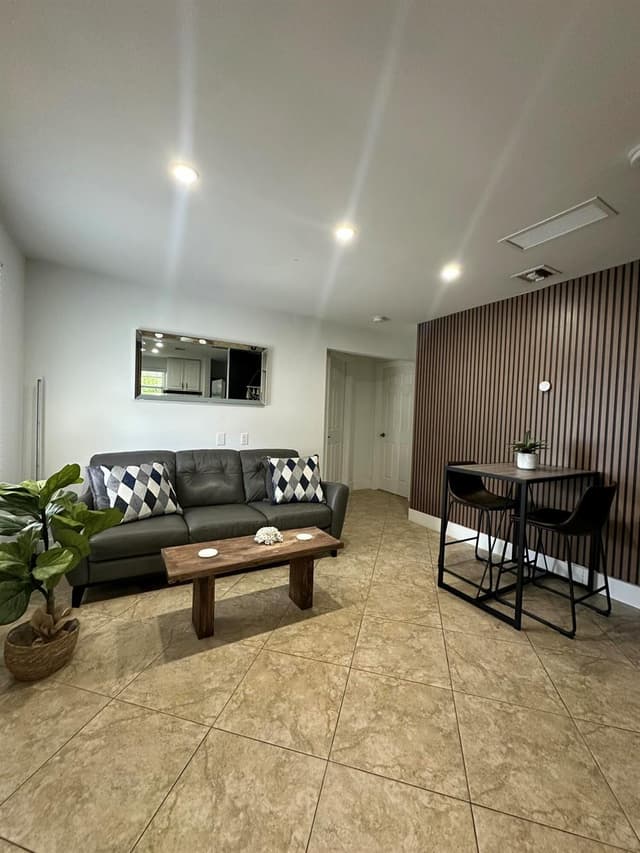2703 NE 6TH Avenue, Wilton Manors FL 33334 - Wilton Manors, FL - Photo 4