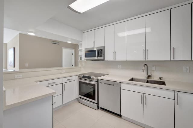 3701 N COUNTRY CLUB Drive # 907, Aventura FL 33180 - Aventura, FL - Photo 3
