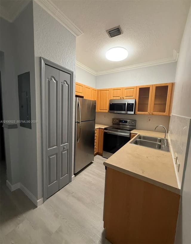 17800 NW 73rd Ave # 21, Hialeah FL 33015 - Hialeah, FL - Photo 3