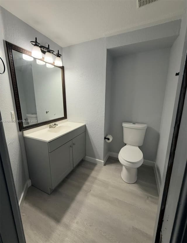 17800 NW 73rd Ave # 21, Hialeah FL 33015 - Hialeah, FL - Photo 4