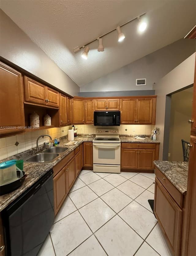 2237 Nova Village Dr, Davie FL 33317 - Davie, FL - Photo 6