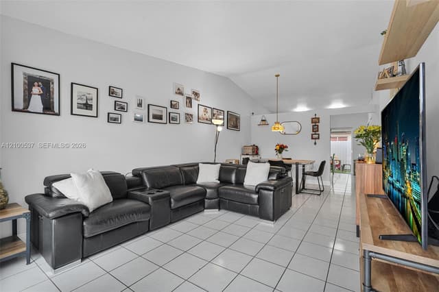 7677 NW 180th Ter, Hialeah FL 33015 - Hialeah, FL - Photo 6