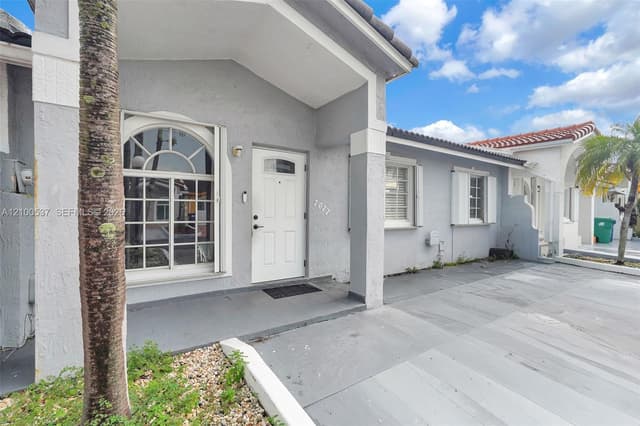 7677 NW 180th Ter, Hialeah FL 33015 - Hialeah, FL - Photo 5