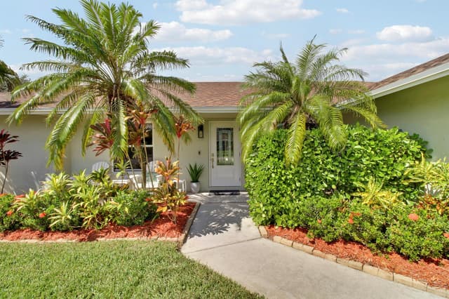 19823 Hibiscus Drive, Jupiter FL 33469 - Jupiter, FL - Photo 2