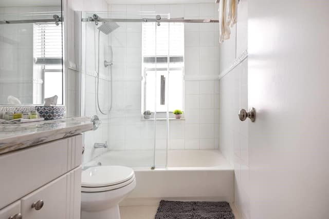 918 Ocean Dr # 201, Miami Beach FL 33139 - Miami Beach, FL - Photo 7