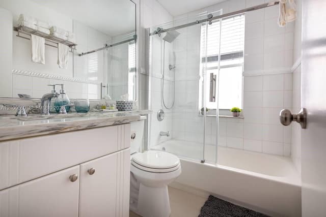 918 Ocean Dr # 201, Miami Beach FL 33139 - Miami Beach, FL - Photo 4