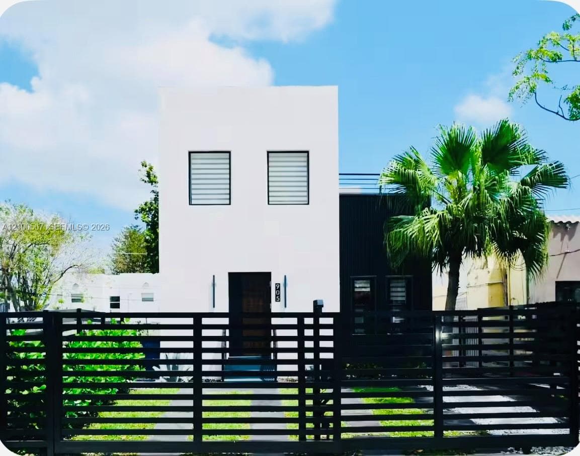 905 SW 13th Ct, Miami FL 33135