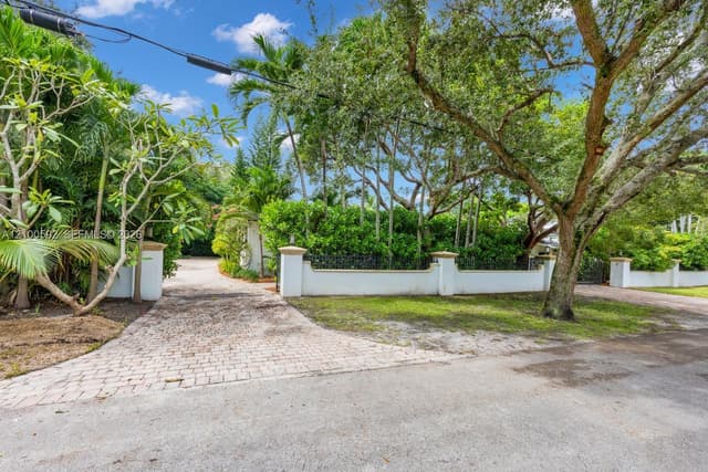 1101 Coral Way, Coral Gables FL 33134 - Coral Gables, FL - Photo 3