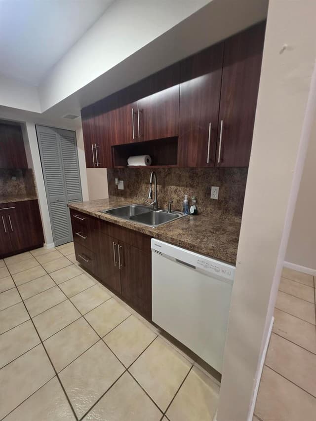 1320 SW 75TH Avenue, North Lauderdale FL 33068 - North Lauderdale, FL - Photo 5
