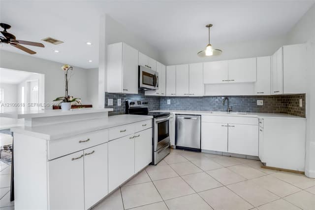 3225 Arthur Ter, Hollywood FL 33021 - Hollywood, FL - Photo 2