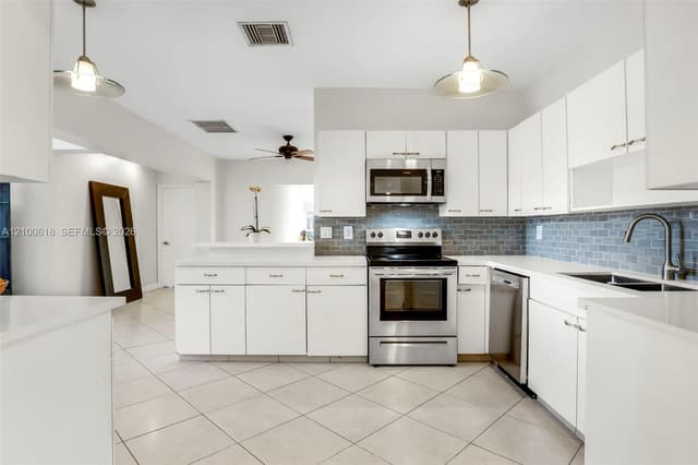 3225 Arthur Ter, Hollywood FL 33021 - Hollywood, FL - Photo 5