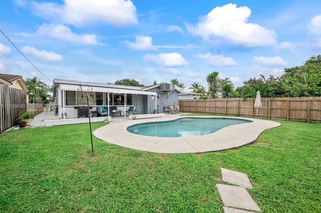 540 S Rainbow Dr, Hollywood FL 33021 - Hollywood, FL - Photo 5