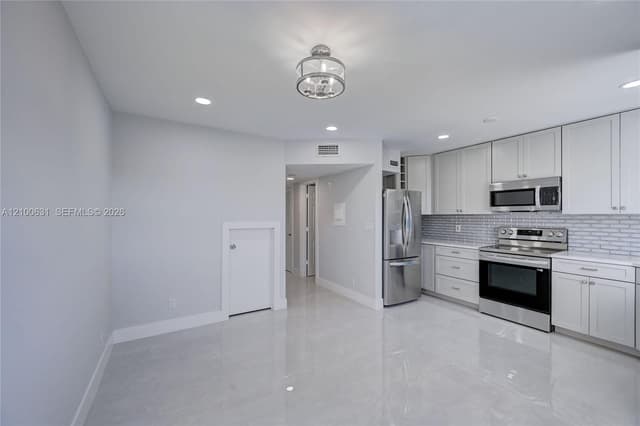 505 NE 20th Ave # 211, Deerfield Beach FL 33441 - Deerfield Beach, FL - Photo 5