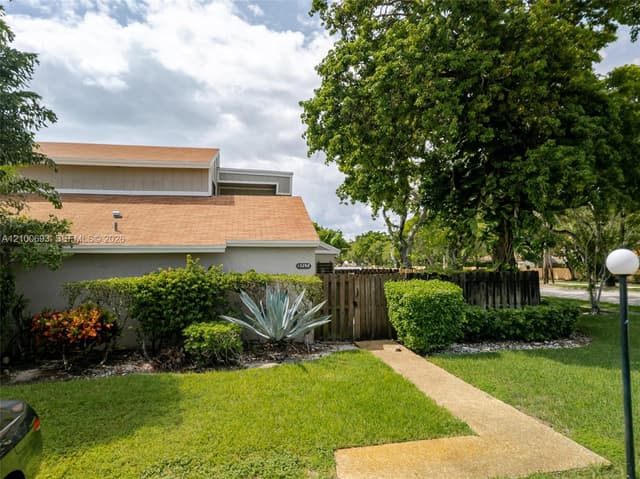 13298 NW 6th Ct, Plantation FL 33325 - Plantation, FL - Photo 2