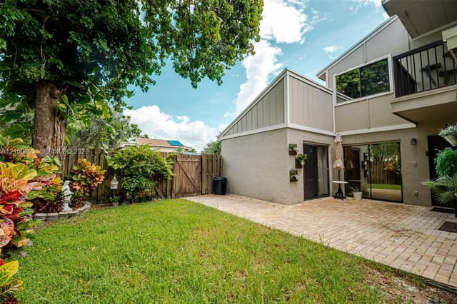 13298 NW 6th Ct, Plantation FL 33325 - Plantation, FL - Photo 3