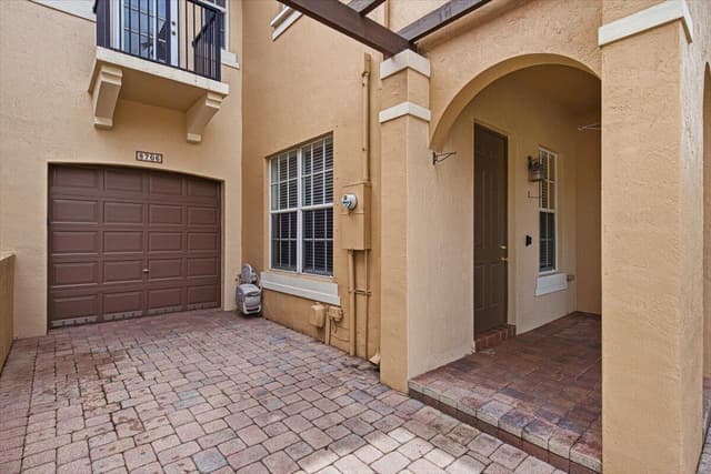 8706 Blaze Court, Davie FL 33328 - Davie, FL - Photo 5