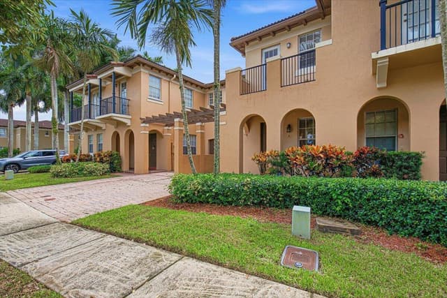 8706 Blaze Court, Davie FL 33328 - Davie, FL - Photo 4