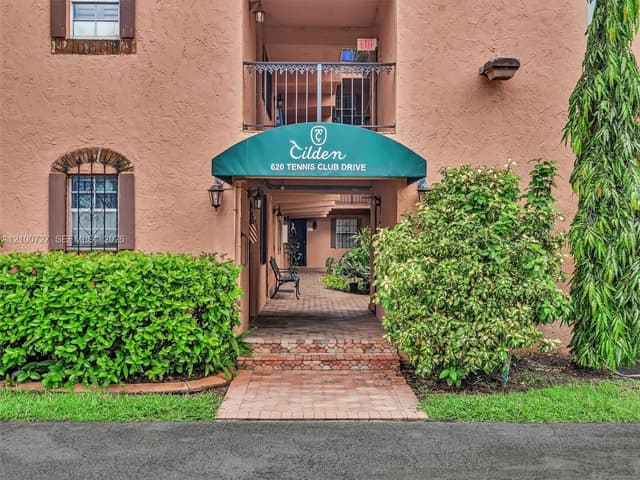 620 Tennis Club Dr # 301, Fort Lauderdale FL 33311 - Fort Lauderdale, FL - Photo 2