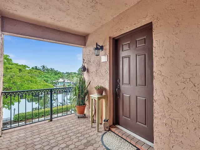 620 Tennis Club Dr # 301, Fort Lauderdale FL 33311 - Fort Lauderdale, FL - Photo 3