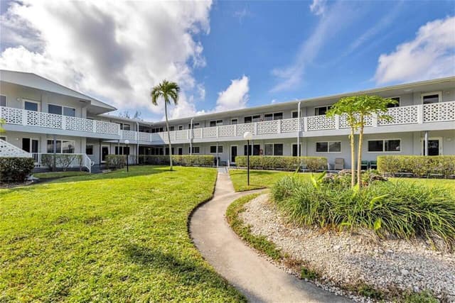 600 LAYNE Boulevard # 211, Hallandale Beach FL 33009 - Hallandale Beach, FL - Photo 2