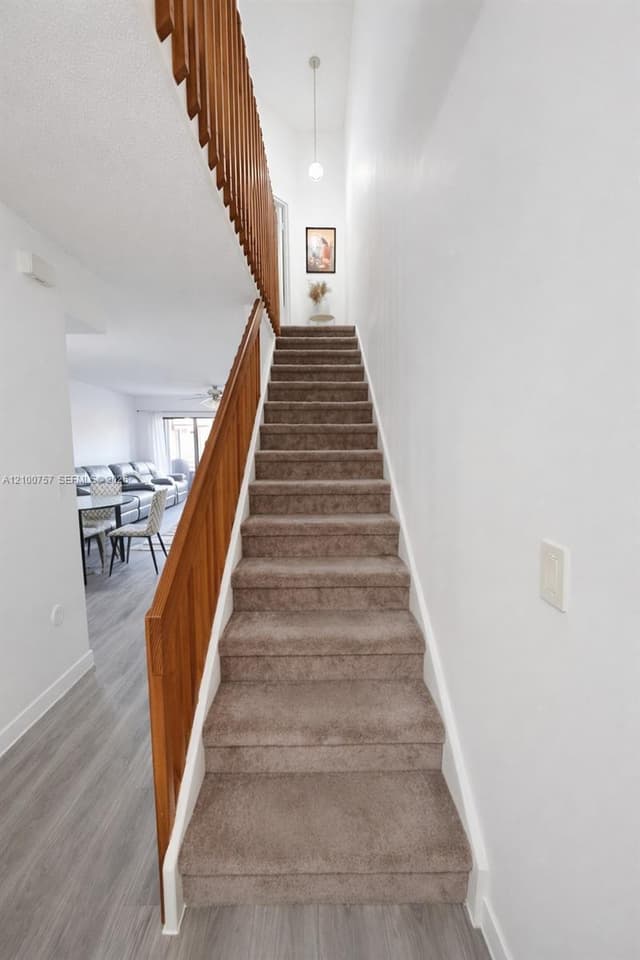4321 SW 70th Ter, Davie FL 33314 - Davie, FL - Photo 3
