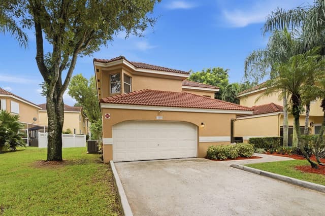 11375 Lakeview Drive # U, Coral Springs FL 33071 - Coral Springs, FL - Photo 2