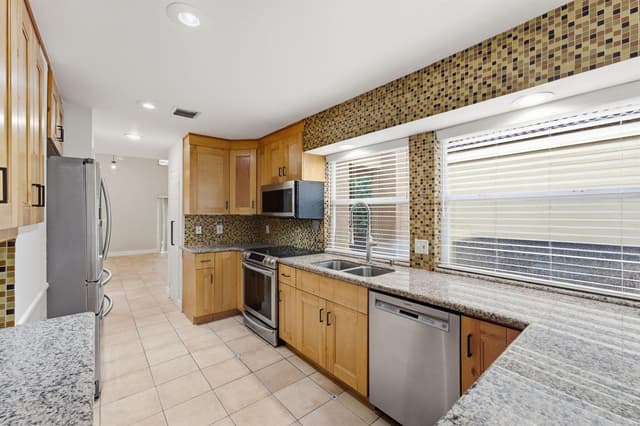 11375 Lakeview Drive # U, Coral Springs FL 33071 - Coral Springs, FL - Photo 6
