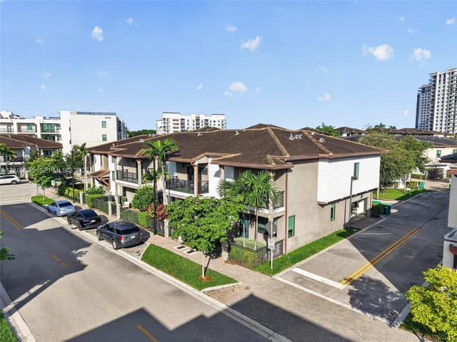 8373 NW 49th St, Doral FL 33166 - Doral, FL - Photo 4