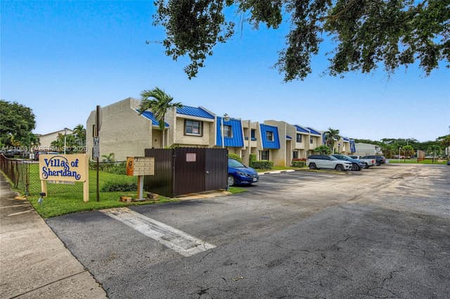 2607 N 40th Ave, Hollywood FL 33021 - Hollywood, FL - Photo 2