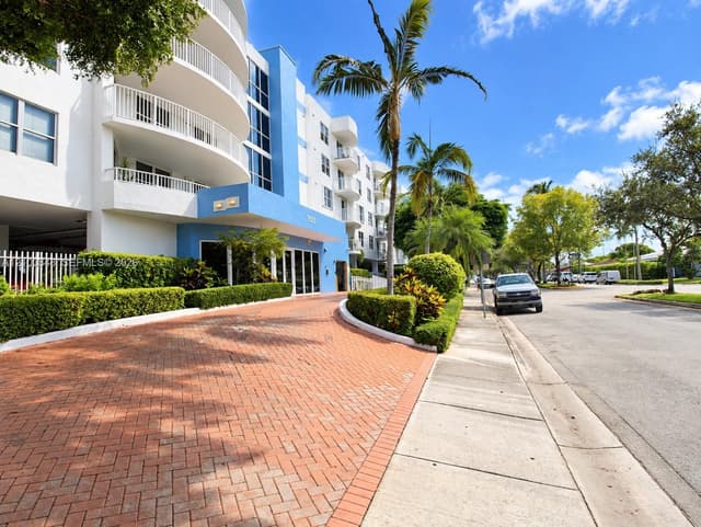 1555 N Treasure Dr # 506, North Bay Village FL 33141 - North Bay Village, FL - Photo 2