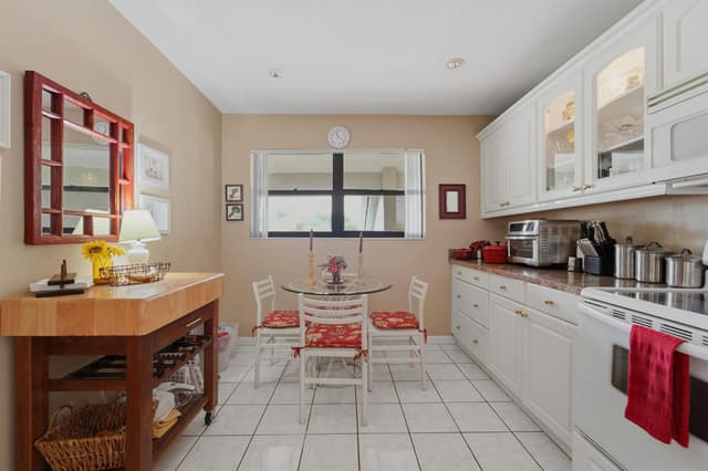 12910 Briarlake Drive, West Palm Beach FL 33418 - West Palm Beach, FL - Photo 4