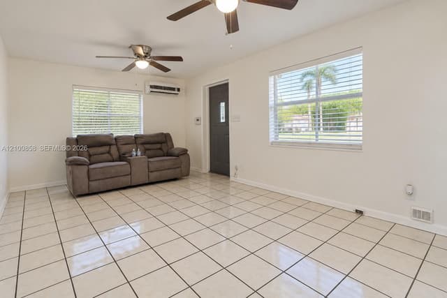 6331 Taylor St, Hollywood FL 33024 - Hollywood, FL - Photo 4