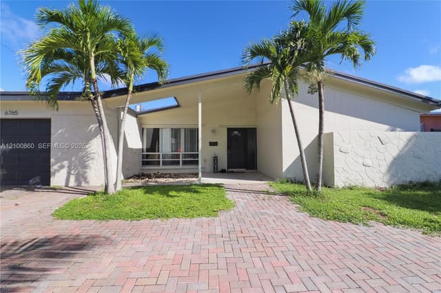 6765 Ixora Dr, Miramar FL 33023 - Miramar, FL - Photo 2