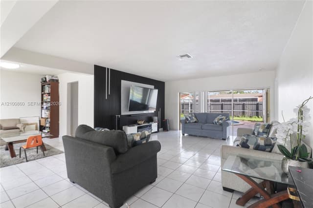 6765 Ixora Dr, Miramar FL 33023 - Miramar, FL - Photo 6