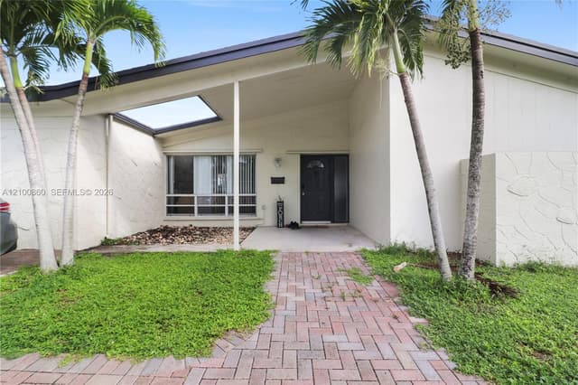 6765 Ixora Dr, Miramar FL 33023 - Miramar, FL - Photo 3
