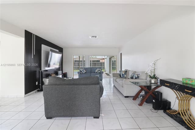 6765 Ixora Dr, Miramar FL 33023 - Miramar, FL - Photo 5